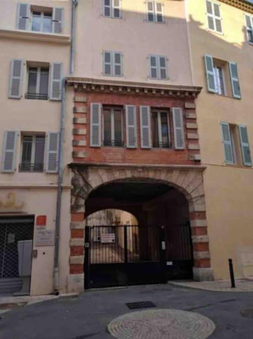 Jolie 3 Pieces Avec Terrasse Au Vieux Port, A 2 Pas Des Plages Et Du Palais. كان المظهر الخارجي الصورة